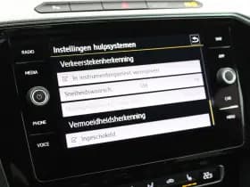 Volkswagen Arteon 1.5 TSI 150pk DSG 2x R-Line Keyless Virtual Cockpit Stoelverwarming Camera Panoramadak Navigatie thumbnail 31