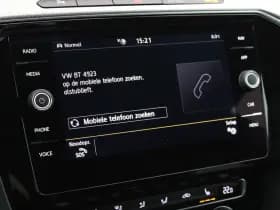 Volkswagen Arteon 1.5 TSI 150pk DSG 2x R-Line Keyless Virtual Cockpit Stoelverwarming Camera Panoramadak Navigatie thumbnail 33