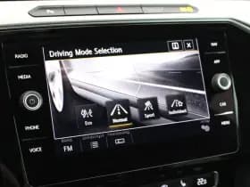 Volkswagen Arteon 1.5 TSI 150pk DSG 2x R-Line Keyless Virtual Cockpit Stoelverwarming Camera Panoramadak Navigatie thumbnail 35