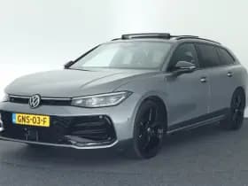 Volkswagen Passat Variant 1.5 eHybrid 204pk R-Line Edition Black Style Trekhaak Camera Head-Up Panoramadak Leder Memory Stoelverwarming Keyless Navigatie