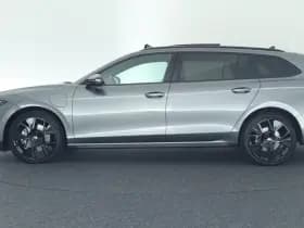 Volkswagen Passat Variant 1.5 eHybrid 204pk R-Line Edition Black Style Trekhaak Camera Head-Up Panoramadak Leder Memory Stoelverwarming Keyless Navigatie thumbnail 12