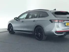 Volkswagen Passat Variant 1.5 eHybrid 204pk R-Line Edition Black Style Trekhaak Camera Head-Up Panoramadak Leder Memory Stoelverwarming Keyless Navigatie thumbnail 13