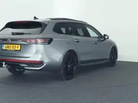 Volkswagen Passat Variant 1.5 eHybrid 204pk R-Line Edition Black Style Trekhaak Camera Head-Up Panoramadak Leder Memory Stoelverwarming Keyless Navigatie thumbnail 14