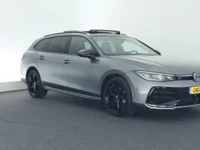 Volkswagen Passat Variant 1.5 eHybrid 204pk R-Line Edition Black Style Trekhaak Camera Head-Up Panoramadak Leder Memory Stoelverwarming Keyless Navigatie thumbnail 16