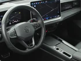 Volkswagen Passat Variant 1.5 eHybrid 204pk R-Line Edition Black Style Trekhaak Camera Head-Up Panoramadak Leder Memory Stoelverwarming Keyless Navigatie thumbnail 3