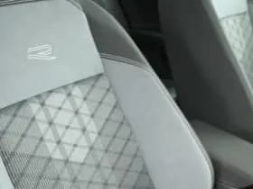 Volkswagen Polo 1.0 TSI 95pk DSG R-Line Camera Stoelverwarming Virtual Cockpit Navigatie thumbnail 36