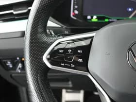 Volkswagen Arteon Shooting Brake 1.4 TSI eHybrid 218pk R-Line Business+ Panoramadak DCC Camera Stuurverwarming Virtual Cockpit Navigatie thumbnail 17