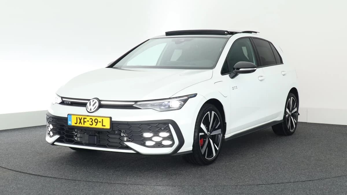 Volkswagen Golf 1.5 272pk eHybrid GTE Black Style Trekhaak 360Camera Head-Up Panoramadak Keyless Stoelverwarming Navigatie — foto 1