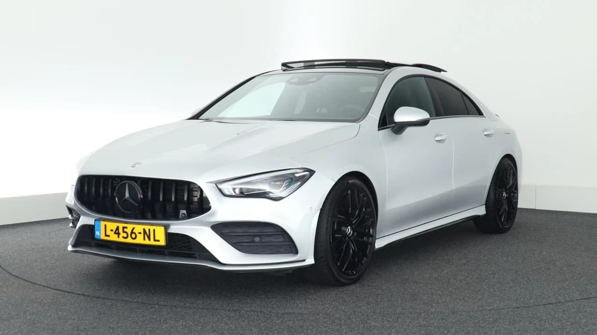 Mercedes-Benz CLA-Klasse 200 163pk Solution AMG Trekhaak Camera Burmester Stoelverwarming Sfeerverlichting Panoramadak Navigatie — foto 1