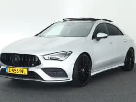 Mercedes-Benz CLA-Klasse 200 163pk Solution AMG Trekhaak Camera Burmester Stoelverwarming Sfeerverlichting Panoramadak Navigatie