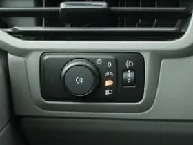 Volkswagen Transporter T7 2.0 TDI 110pk L2H1 Life Incl. BPM! Parkeersensoren Carplay Bijrijdersbank thumbnail 12