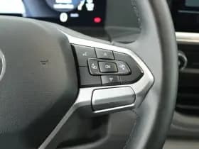 Volkswagen Transporter T7 2.0 TDI 110pk L2H1 Life Incl. BPM! Parkeersensoren Carplay Bijrijdersbank thumbnail 16