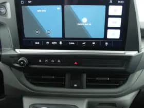 Volkswagen Transporter T7 2.0 TDI 110pk L2H1 Life Incl. BPM! Parkeersensoren Carplay Bijrijdersbank thumbnail 3