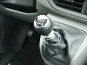 Volkswagen Transporter T7 2.0 TDI 110pk L2H1 Life Incl. BPM! Parkeersensoren Carplay Bijrijdersbank thumbnail 28