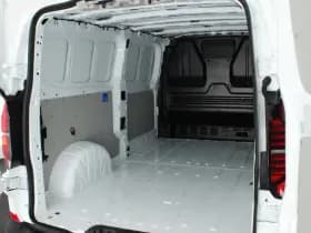 Volkswagen Transporter T7 2.0 TDI 110pk L2H1 Life Incl. BPM! Parkeersensoren Carplay Bijrijdersbank thumbnail 34