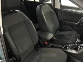 Volkswagen T-Roc 1.5 TSI 150pk DSG Style Trekhaak Camera Stoelverwarming Virtual Cockpit Navigatie thumbnail 2