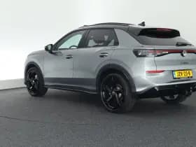 Volkswagen T-Roc 1.5 eTsi 150pk DSG R-Line First Edition Trekhaak 360Camera Head-Up harman/kardon Stoelverwarming Virtual Cockpit Panoramadak thumbnail 11