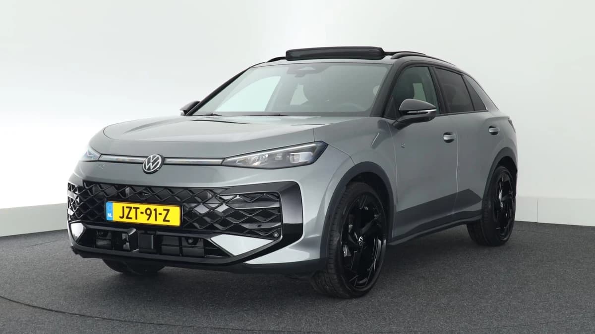 Volkswagen T-Roc 1.5 eTsi 150pk DSG R-Line First Edition Trekhaak 360Camera Head-Up harman/kardon Stoelverwarming Virtual Cockpit Panoramadak — foto 1