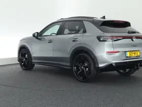 Volkswagen T-Roc 1.5 eTsi 150pk DSG R-Line First Edition Trekhaak 360Camera Head-Up harman/kardon Stoelverwarming Virtual Cockpit Panoramadak thumbnail 11