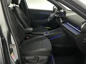 Volkswagen T-Roc 1.5 eTsi 150pk DSG R-Line First Edition Trekhaak 360Camera Head-Up harman/kardon Stoelverwarming Virtual Cockpit Panoramadak thumbnail 16