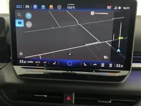 Volkswagen T-Roc 1.5 eTsi 150pk DSG R-Line First Edition Trekhaak 360Camera Head-Up harman/kardon Stoelverwarming Virtual Cockpit Panoramadak thumbnail 17
