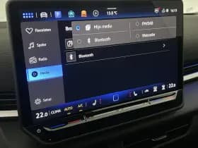 Volkswagen T-Roc 1.5 eTsi 150pk DSG R-Line First Edition Trekhaak 360Camera Head-Up harman/kardon Stoelverwarming Virtual Cockpit Panoramadak thumbnail 38