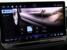 Volkswagen Passat Variant 1.5 272pk eHybrid R-Line Business Black Style Trekhaak 360Camera harman/kardon Head-Up Keyless Massage Navigatie Panoramadak thumbnail 32