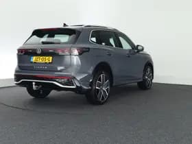 Volkswagen Tiguan 1.5 272pk eHybrid R-Line Edition Trekhaak Camera Keyless Massage Virtual Cockpit Panoramadak Carplay thumbnail 11