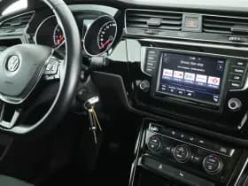 Volkswagen Touran 1.2 TSI 110pk R-Line Highline 7Pers. Trekhaak Led Panoramadak Navigatie thumbnail 3