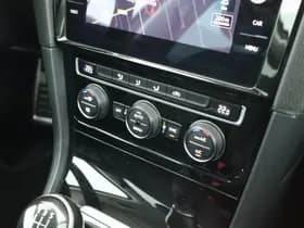 Volkswagen Golf thumbnail 32