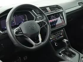 Volkswagen Tiguan 1.5 TSI 150pk DSG 2x R-Line Black Style Trekhaak Camera Stoelverwarming V+A Head-Up Panoramadak Navigatie thumbnail 3
