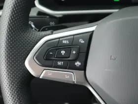 Volkswagen T-Roc 1.5 TSI 150pk DSG R-Line Edition Trekhaak Camera Stoelverwarming Virtual Cockpit Navigatie thumbnail 17