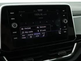 Volkswagen T-Roc 1.5 TSI 150pk DSG R-Line Edition Trekhaak Camera Stoelverwarming Virtual Cockpit Navigatie thumbnail 31