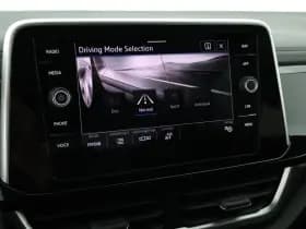 Volkswagen T-Roc 1.5 TSI 150pk DSG R-Line Edition Trekhaak Camera Stoelverwarming Virtual Cockpit Navigatie thumbnail 33