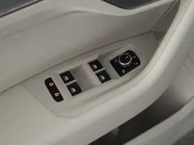 Volkswagen Touareg thumbnail 17