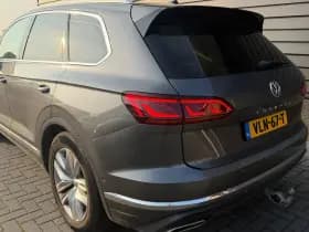 Volkswagen Touareg 3.0 TDI 230pk R-Line Grijs kenteken Panoramadak Trekhaak Luchtvering Matrix Camera Keyless thumbnail 3