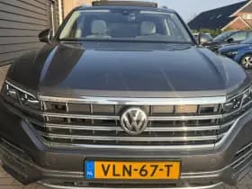 Volkswagen Touareg 3.0 TDI 230pk R-Line Grijs kenteken Panoramadak Trekhaak Luchtvering Matrix Camera Keyless thumbnail 4