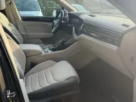 Volkswagen Touareg 3.0 TDI 230pk R-Line Grijs kenteken Panoramadak Trekhaak Luchtvering Matrix Camera Keyless thumbnail 8