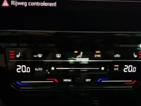Volkswagen Passat Variant 1.5 TSI 150pk DSG R-Line Business + HUD Trekhaak Camera Keyless Navigatie Voorruitverwarming thumbnail 2