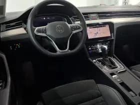 Volkswagen Passat Variant 1.5 TSI 150pk DSG R-Line Business + HUD Trekhaak Camera Keyless Navigatie Voorruitverwarming thumbnail 4