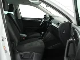 Volkswagen Tiguan 1.4 TSI 150pk DSG R-Line Highline Trekhaak Stoelverwarming Keyless Virtual Cockpit Navigatie thumbnail 12