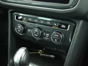 Volkswagen Tiguan 1.4 TSI 150pk DSG R-Line Highline Trekhaak Stoelverwarming Keyless Virtual Cockpit Navigatie thumbnail 33