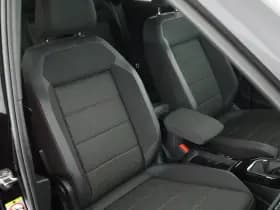 Volkswagen T-Roc 1.5 TSI 150pk DSG Sport Black Style Trekhaak Led Stoelverwarming Virtual Cockpit Navigatie thumbnail 2