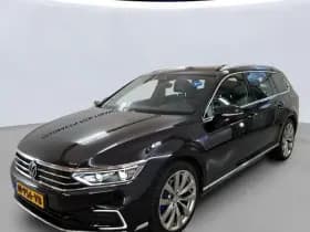 Volkswagen Passat Variant 1.4 TSI PHEV 218pk GTE Business Trekhaak Panoramadak Leder Stoelverwarming