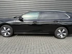 Volkswagen Passat Variant 1.5 eHybrid 204pk Business Trekhaak Camera Leder/Alcantara Stoel+ Stuurverwarming Massage Led Navigatie thumbnail 2