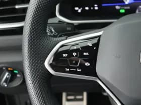 Volkswagen T-Roc 1.5 TSI 150pk DSG 2x R-Line Stoelverwarming App-Connect Led thumbnail 14