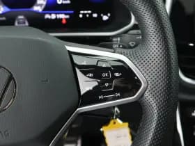 Volkswagen T-Roc 1.5 TSI 150pk DSG 2x R-Line Stoelverwarming App-Connect Led thumbnail 17