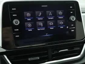 Volkswagen T-Roc 1.5 TSI 150pk DSG 2x R-Line Stoelverwarming App-Connect Led thumbnail 23