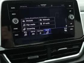 Volkswagen T-Roc 1.5 TSI 150pk DSG 2x R-Line Stoelverwarming App-Connect Led thumbnail 29
