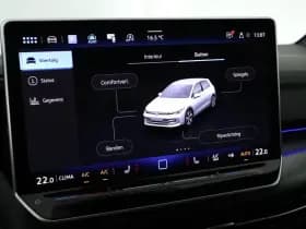 Volkswagen Golf 1.5 eTSI 150pk DSG R-Line Edition Camera Panoramadak Keyless Virtual Cockpit Navigatie thumbnail 32